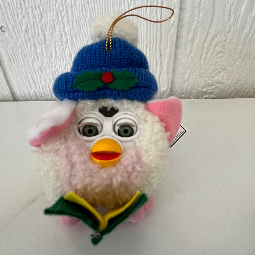 1999 Furby Holiday Snow White Plush Ornament with Blue Beanie Holly Gift‎